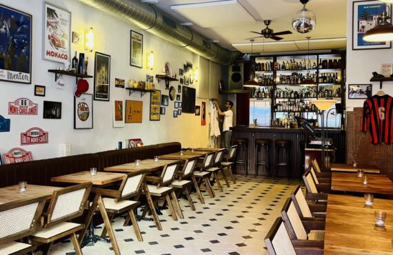 Vibes : bar à cocktails à Nice (vue salle de l'entrée).