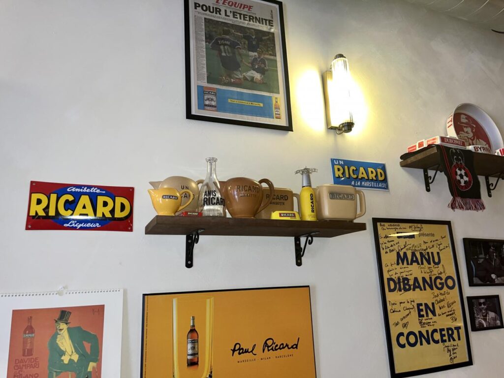 Vibes : bar à cocktails à Nice (déco vintage).