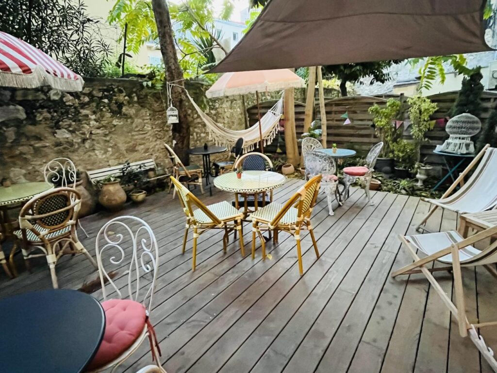 Au Sud de Nulle Part : café littéraire à Nice (terrasse).
