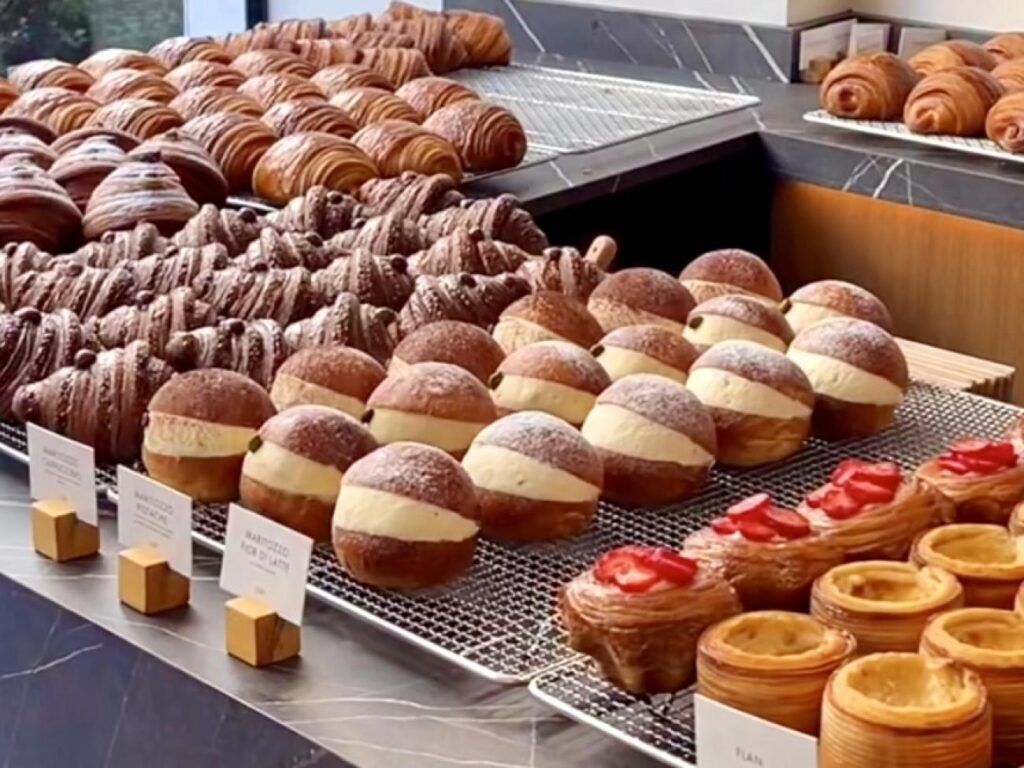 Bonjour Amour : café-pâtisserie franco-italien à Nice (Vitrine produits).