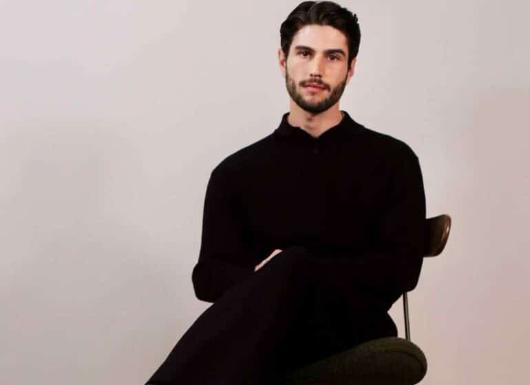 Christopher Zucco est un créateur de mode installée à Nice. Il s'est fait connaître grâce à ses silhouettes sculpturales et sa couture contemporaine. (portrait)