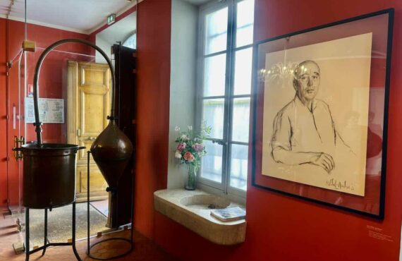 L’usine historique Fragonard à Grasse est un site emblématique de la parfumerie française, mêlant production traditionnelle, patrimoine industriel et visites guidées au cœur de la capitale mondiale du parfum (fondateur)