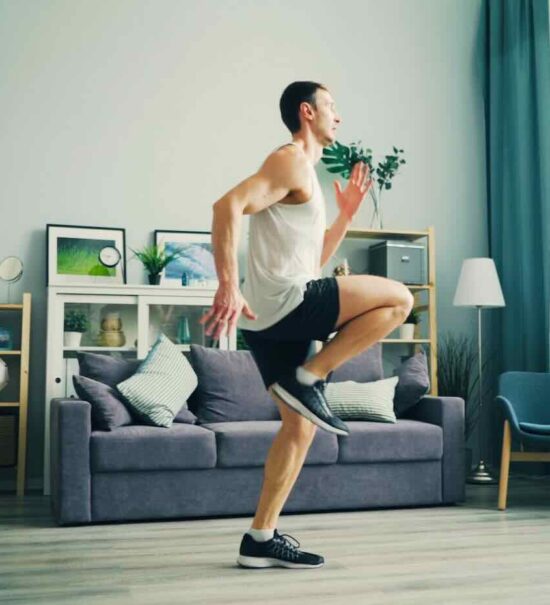 Découvrez les avantages du sport à domicile à Nice : gain de temps, coaching sur mesure et activité adaptée au climat azuréen ! (coach homme)