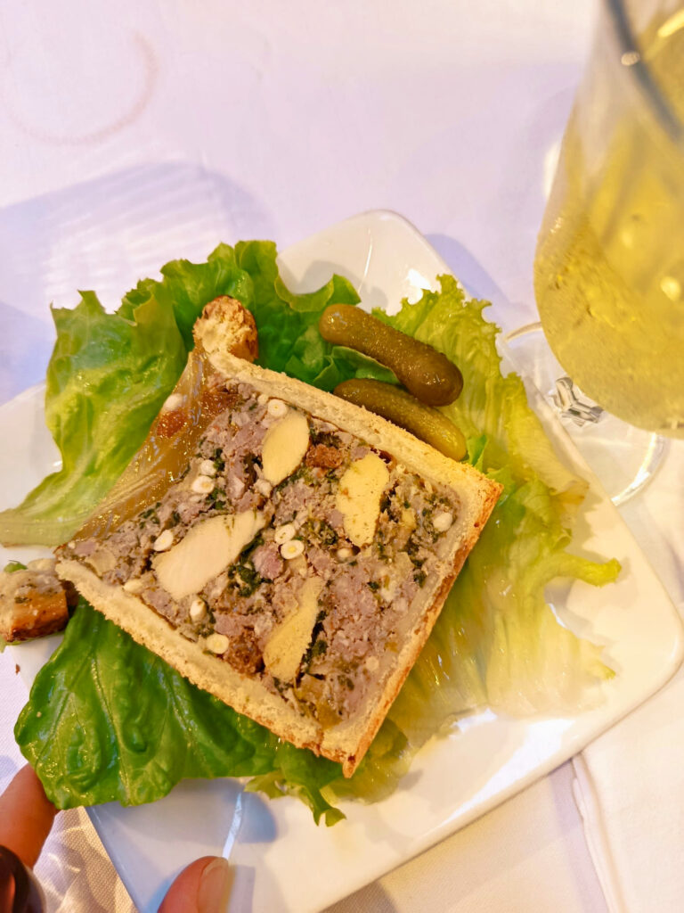 Dans le Vieux-Nice, Édith revisite les grands classiques de la cuisine française dans une ambiance bistrot familiale et décidément conviviale (pâté en croûte)