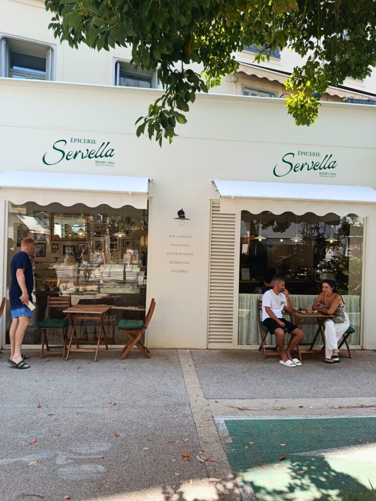 Épicerie et bar à ravioli à Nice, Servella célèbre le patrimoine culinaire niçois avec des recettes maison et des produits d'exception, au sein d'une adorable enseigne (devanture)