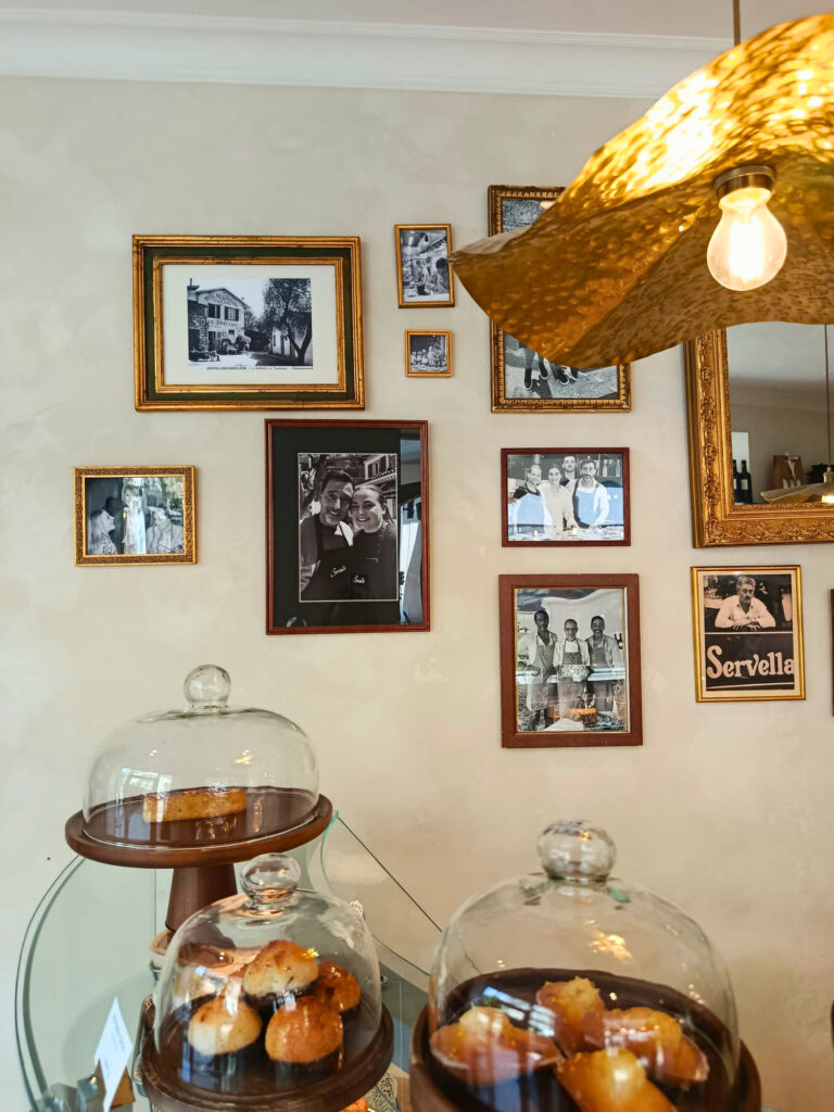 Épicerie et bar à ravioli à Nice, Servella célèbre le patrimoine culinaire niçois avec des recettes maison et des produits d'exception, au sein d'une adorable enseigne (pâtisseries)