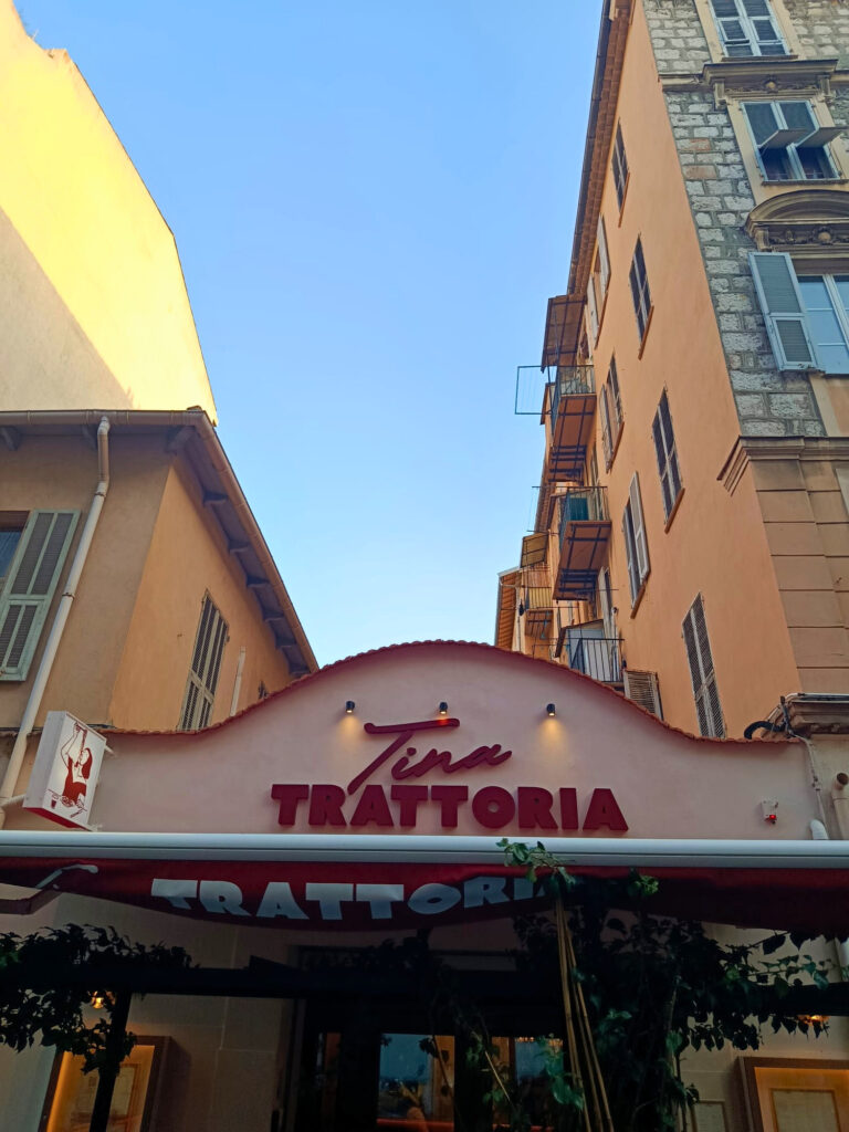 Tina Trattoria est une trattoria italienne à Nice qui célèbre une cuisine populaire, généreuse et authentique, teintée d’influences argentines (enseigne)