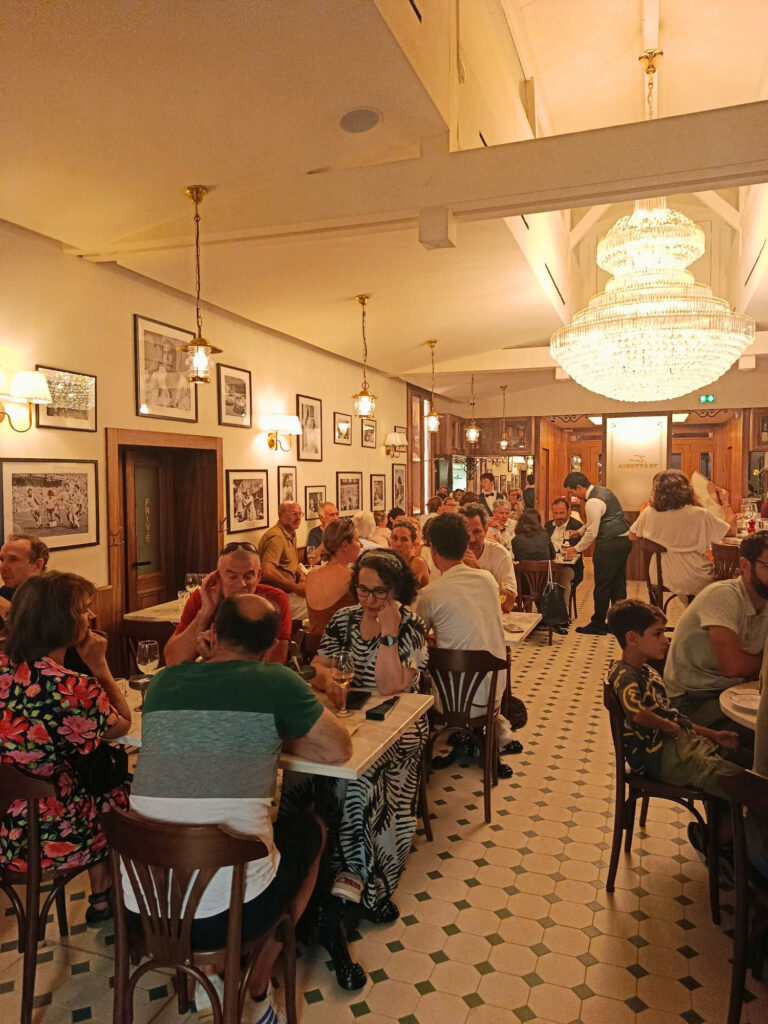 Tina Trattoria est une trattoria italienne à Nice qui célèbre une cuisine populaire, généreuse et authentique, teintée d’influences argentines (salle)