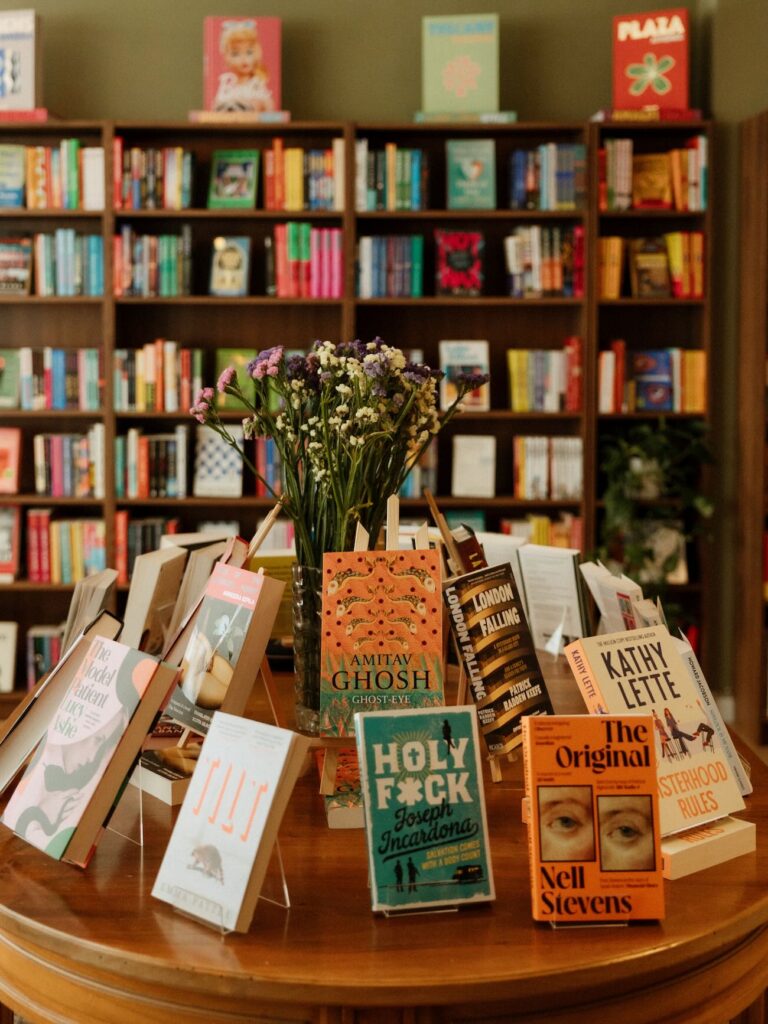 À Nice, Read the Room est une librairie anglophone et un coffee shop convivial proposant livres en anglais, carrot cake, clubs de lecture et rencontres culturelles (livres)